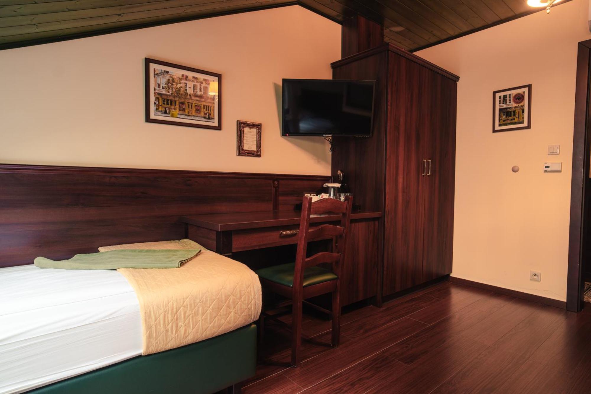 Shoemaker Irish Pub & Accommodation Kielce Exterior foto