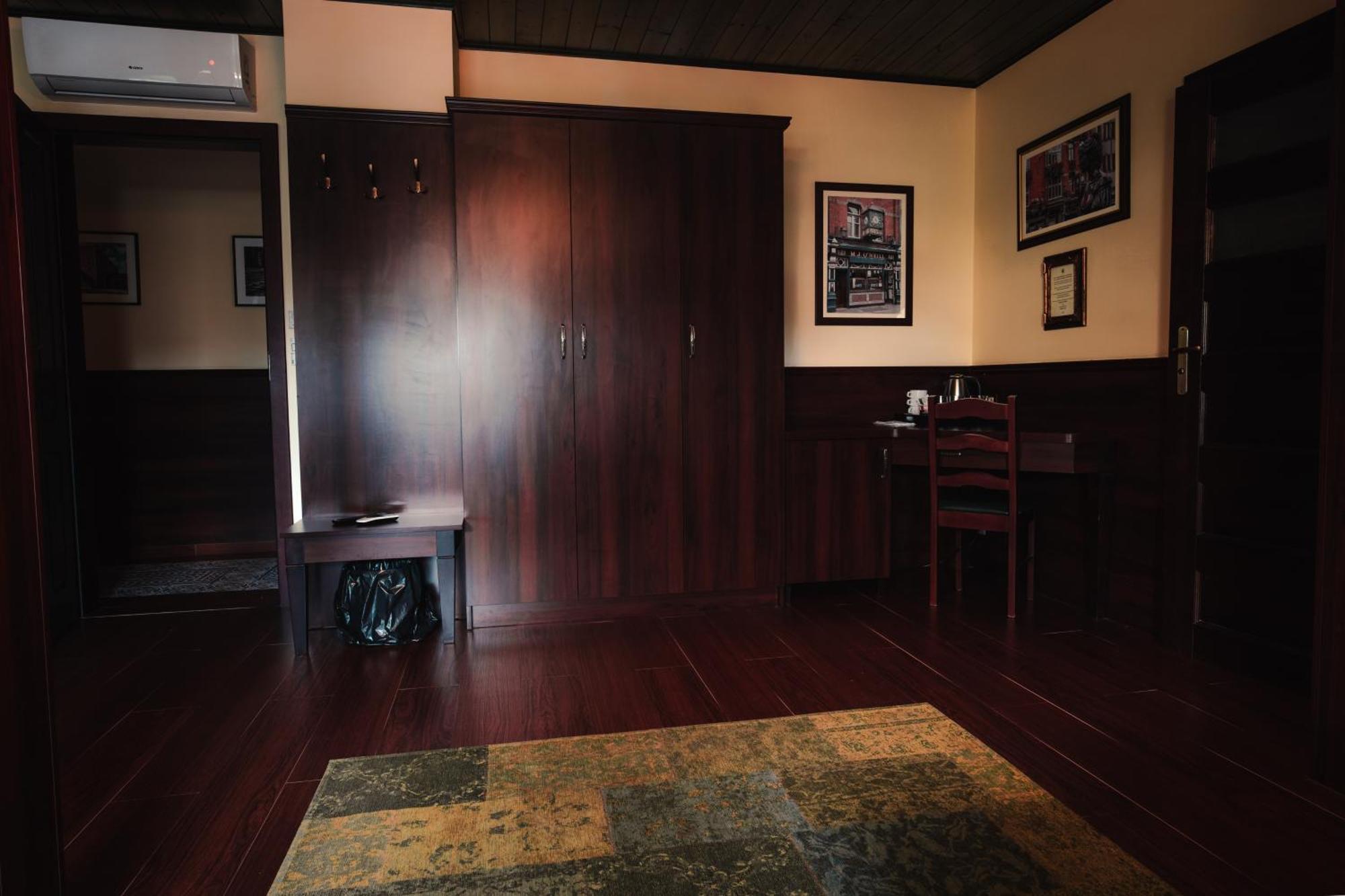 Shoemaker Irish Pub & Accommodation Kielce Exterior foto